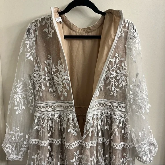 Ivy City Co Cream Lace Midi Dress - Picture 11 of 15